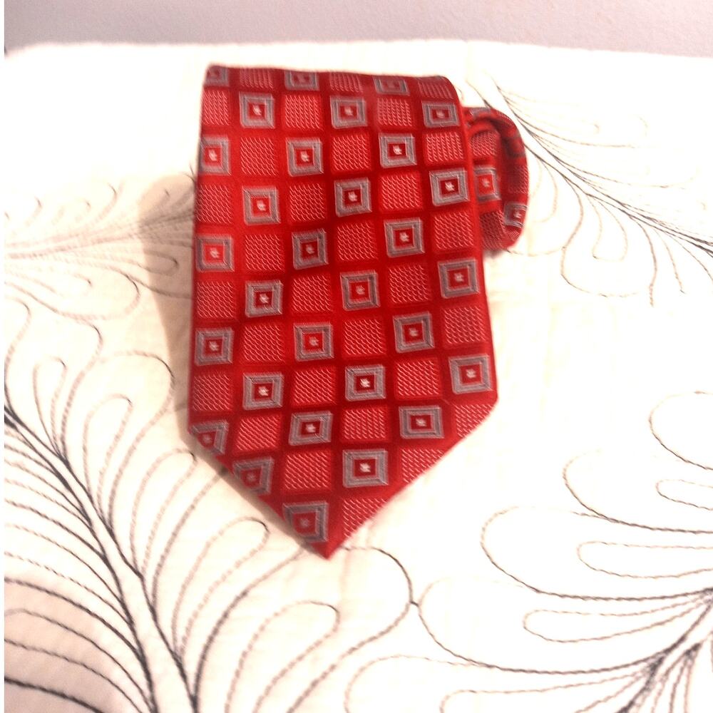 Donald Trump Signature Collection  Red / Gray Silk Geometric Neck Tie